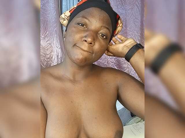 Suckmytirries live cam on BongaCams