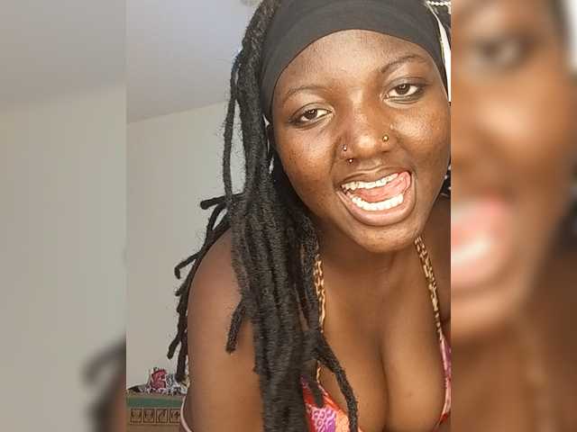 Suckmytirries live cam on BongaCams