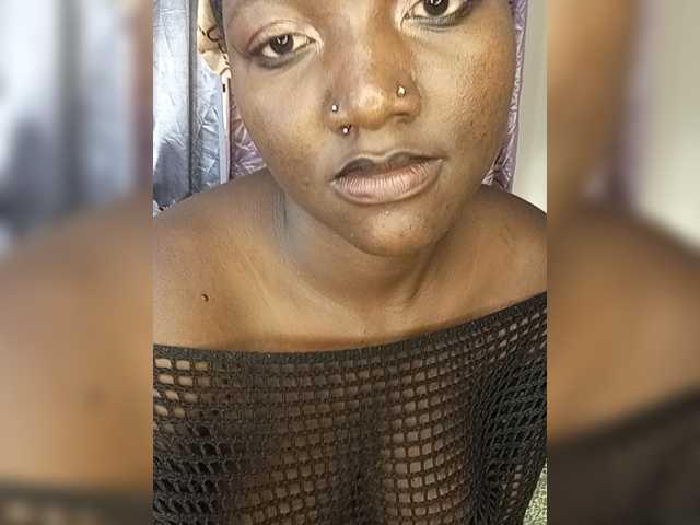 Suckmytirries live cam on BongaCams
