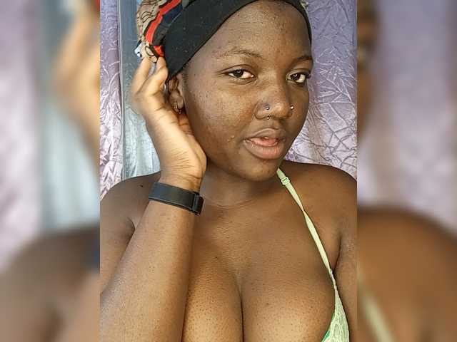 Suckmytirries live cam on BongaCams
