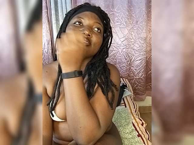 Suckmytirries live cam on BongaCams