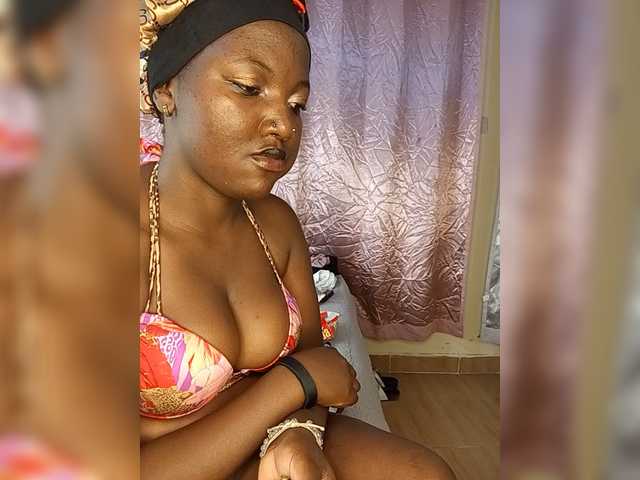 Suckmytirries live cam on BongaCams
