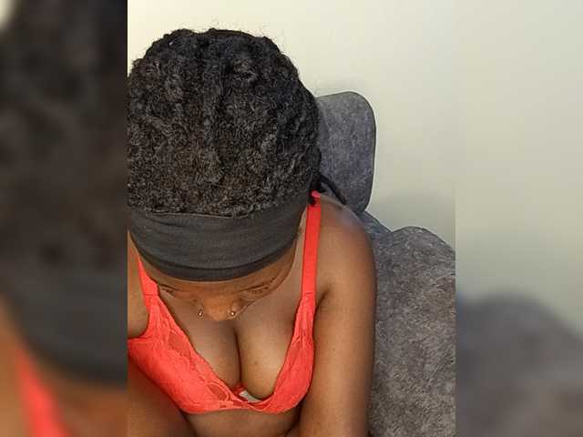 Suckmytirries live cam on BongaCams