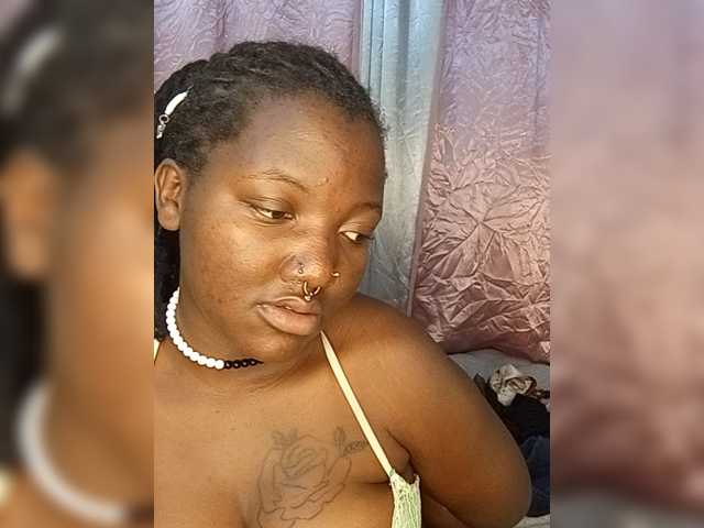 Suckmytirries live cam on BongaCams