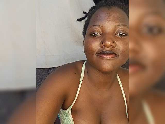 Suckmytirries live cam on BongaCams