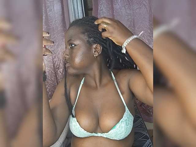 Suckmytirries live cam on BongaCams