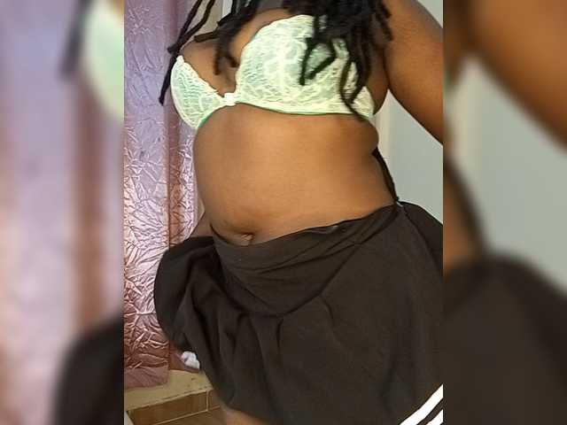 Suckmytirries live cam on BongaCams