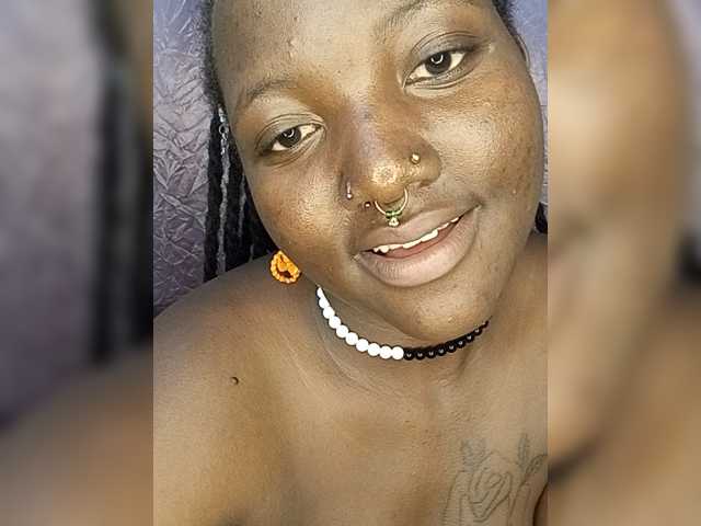 Suckmytirries live cam on BongaCams