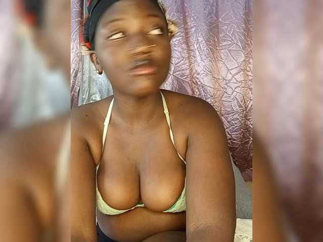 Suckmytirries live cam on BongaCams