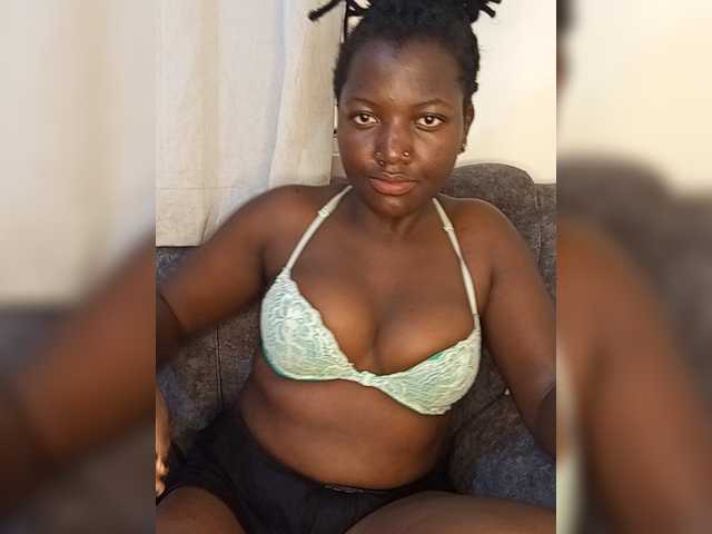 Suckmytirries live cam on BongaCams