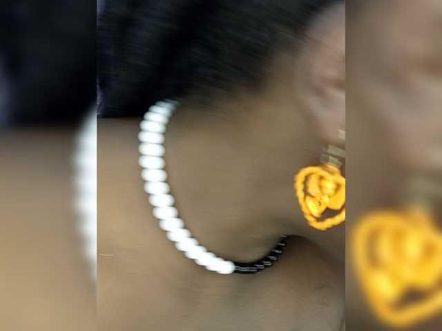 Suckmytirries live cam on BongaCams