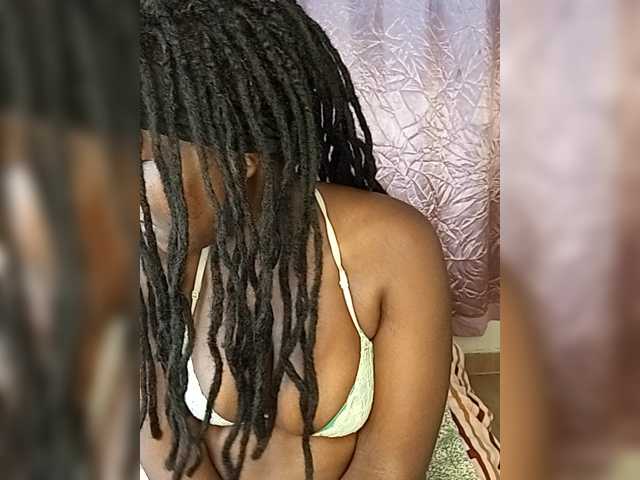 Suckmytirries live cam on BongaCams