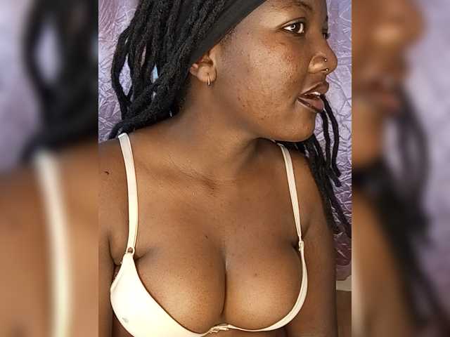 Suckmytirries live cam on BongaCams