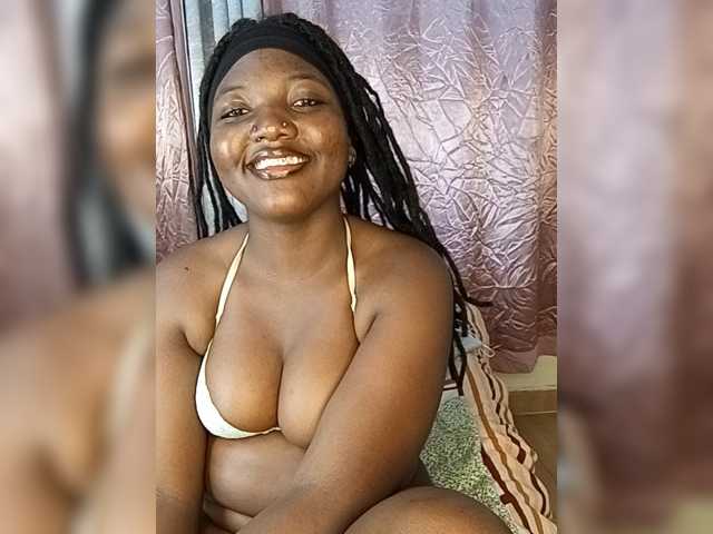 Suckmytirries live cam on BongaCams