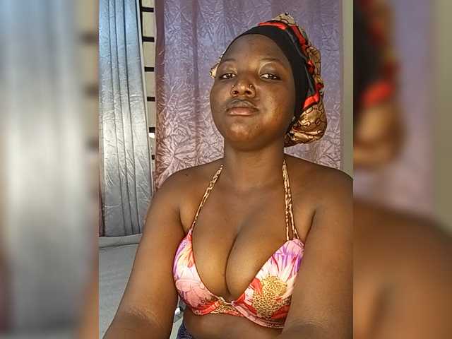 Suckmytirries live cam on BongaCams