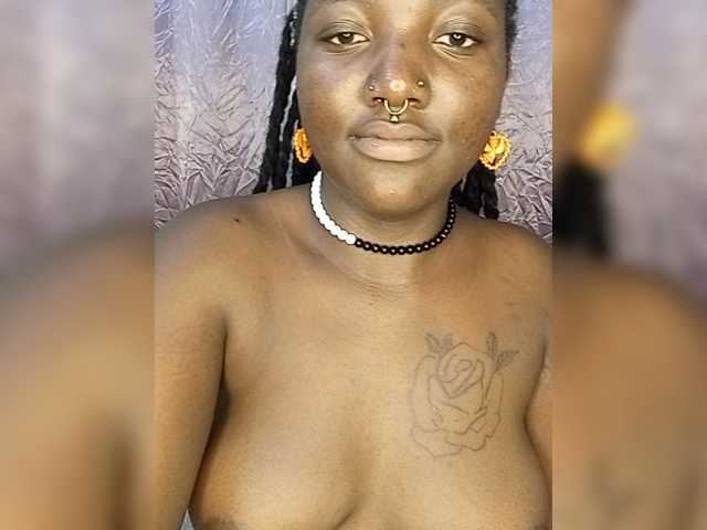 Suckmytirries live cam on BongaCams