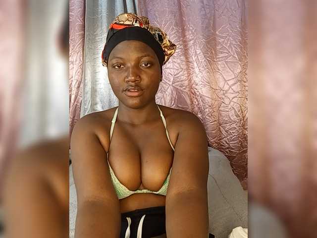 Suckmytirries live cam on BongaCams