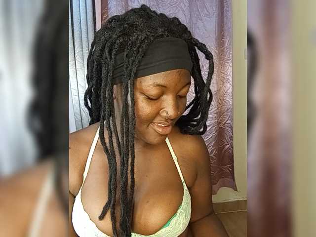 Suckmytirries live cam on BongaCams