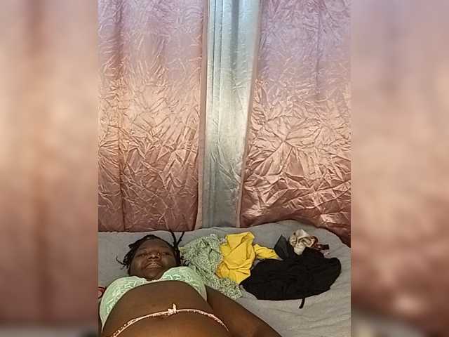 Suckmytirries live cam on BongaCams