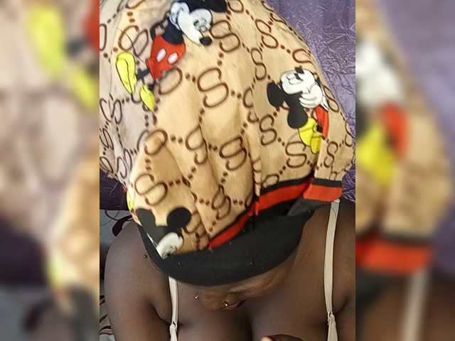 Suckmytirries live cam on BongaCams