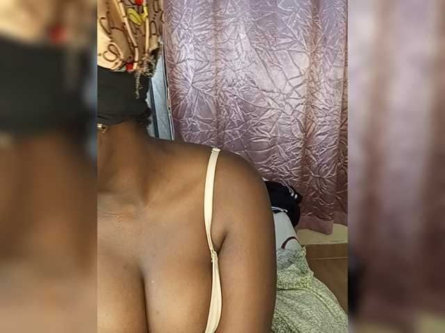 Suckmytirries live cam on BongaCams