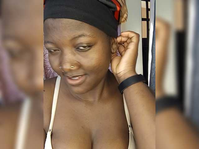 Suckmytirries live cam on BongaCams