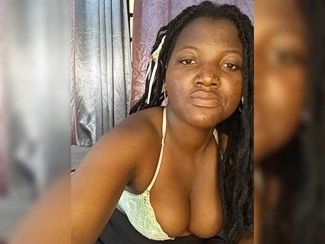 Suckmytirries live cam on BongaCams