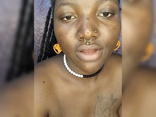 Suckmytirries live cam on BongaCams