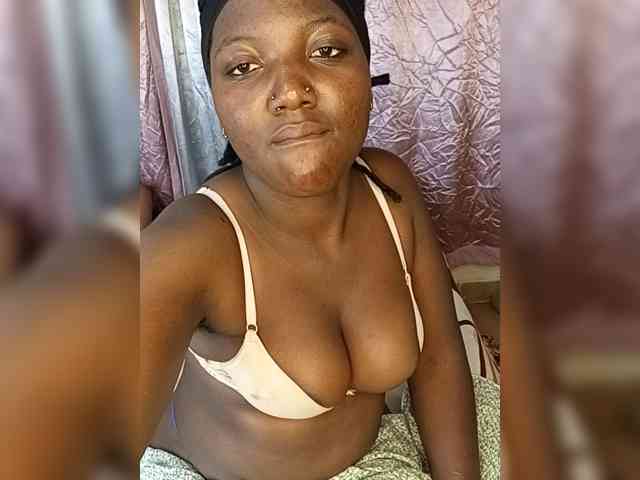 Suckmytirries webcam