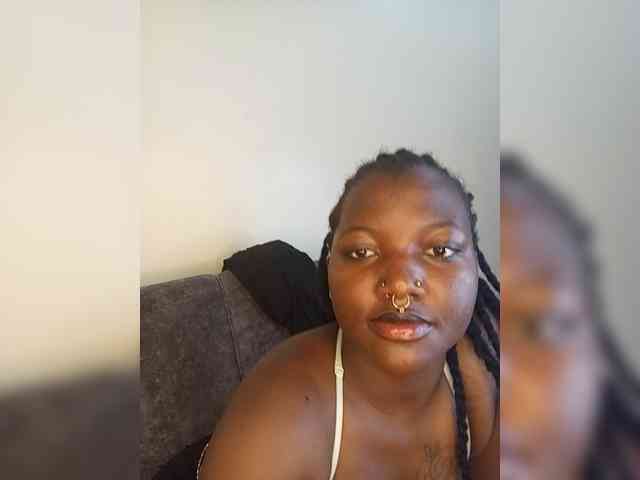 Suckmytirries webcam
