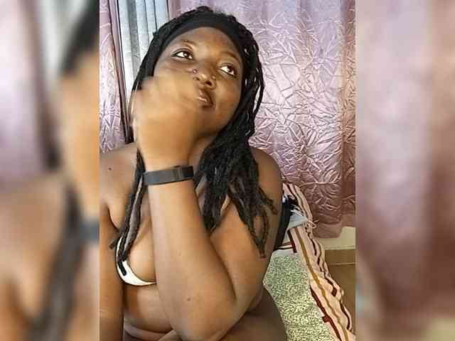 Suckmytirries webcam