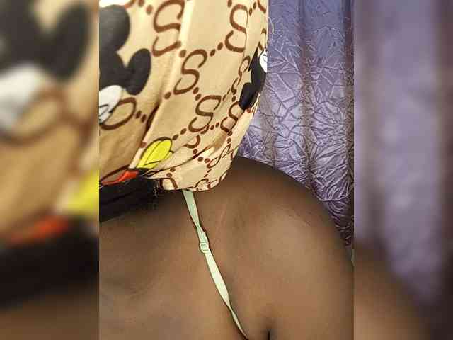 Suckmytirries webcam
