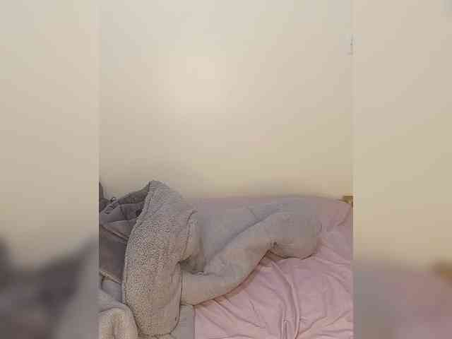 Suckmytirries webcam