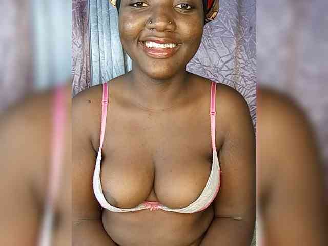 Suckmytirries webcam