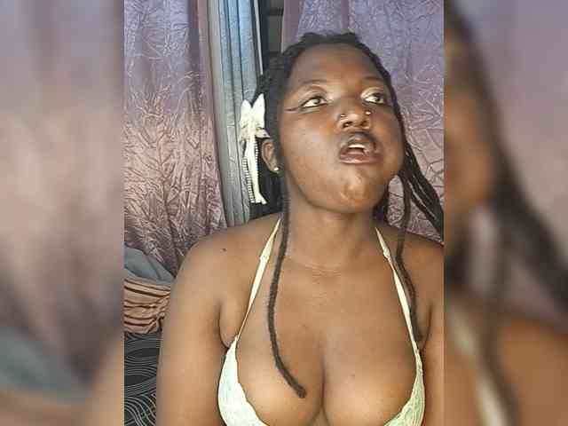 Suckmytirries webcam