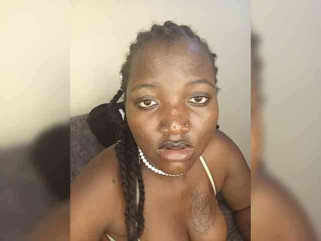 Suckmytirries webcam
