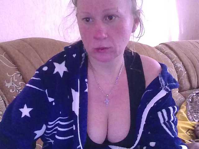 DomixDomi — live female cam