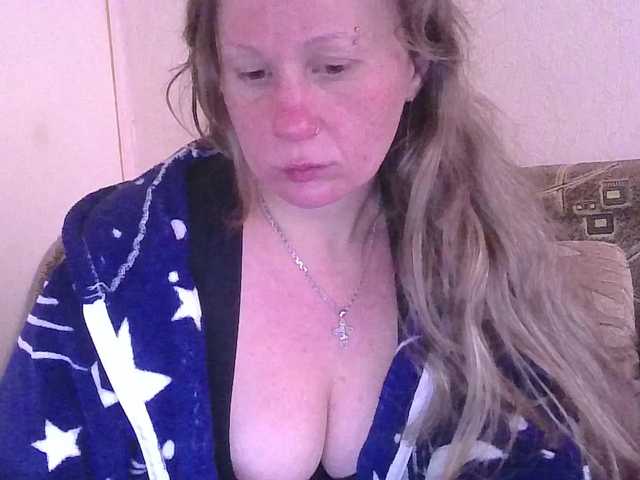 DomixDomi — live female cam