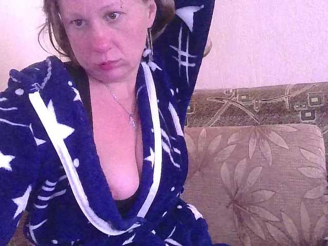 DomixDomi — live female cam