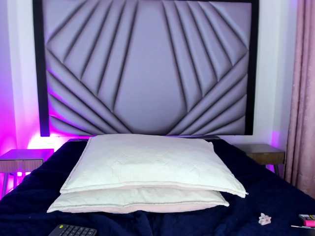 Zoeevans5 live cam on BongaCams