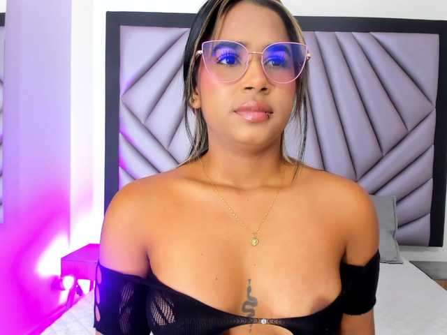 Zoeevans5 live cam on BongaCams