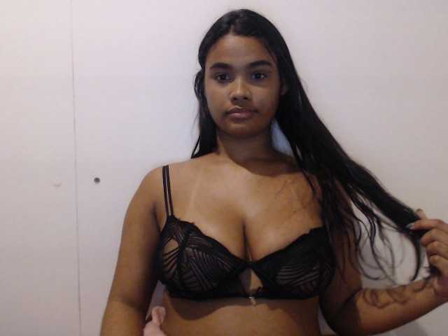 LoverIris live cam preview