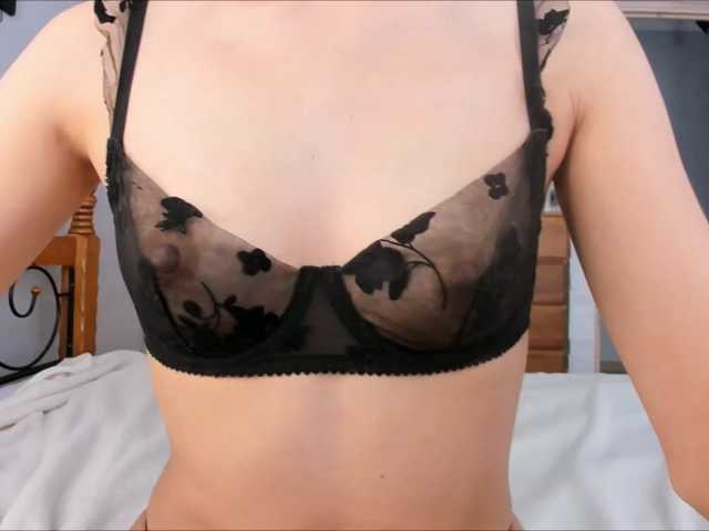 MilaKann live cam preview