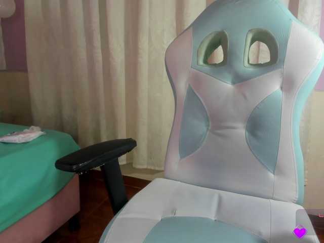 lola-caicedo live cam preview