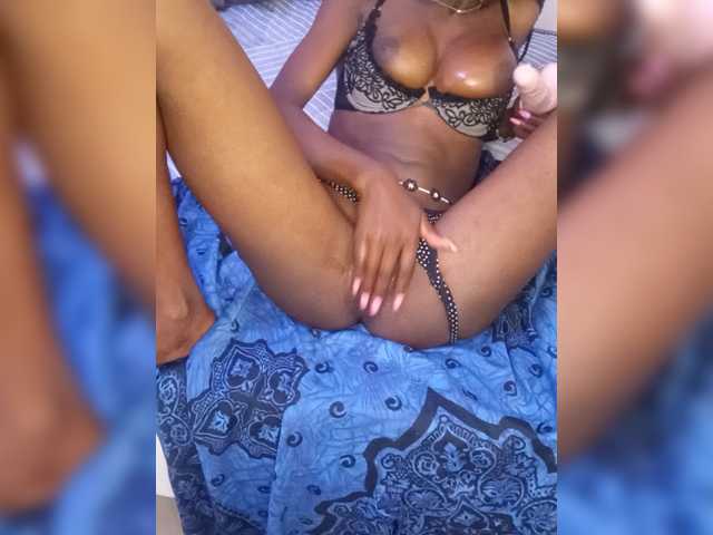 Arianne0 live cam on BongaCams