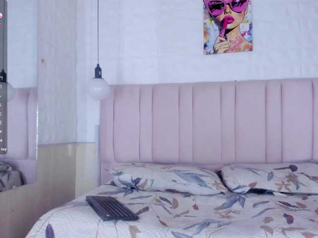 alejita-moon live cam on BongaCams