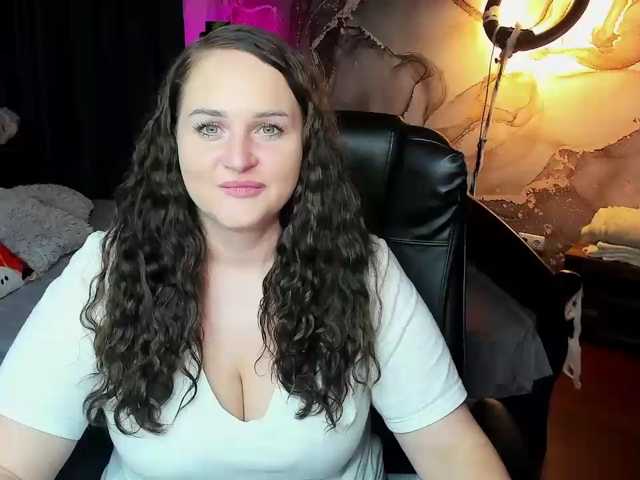 le modèle Chorna-Rouse est en webcam porno dans un show sur le site bongacams, il possède les tags suivants: White/Caucasian,Brunette,Shaved