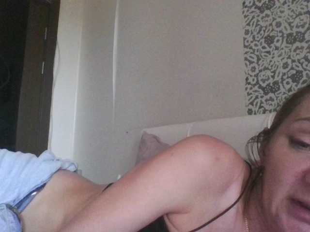 Nika2021 live cam on BongaCams