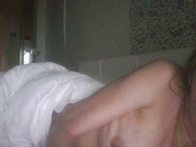 Nika2021 live cam on BongaCams