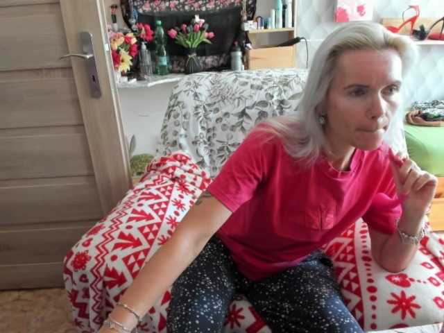HornyblondBella live cam preview